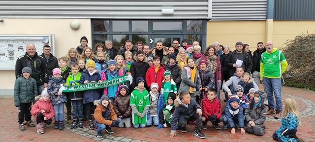 Weserstadion Gruppenfoto Kids und Eltern